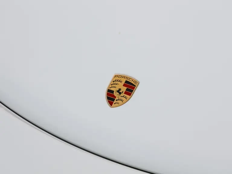 2015 Porsche 918 Spyder - Image 21 of 31