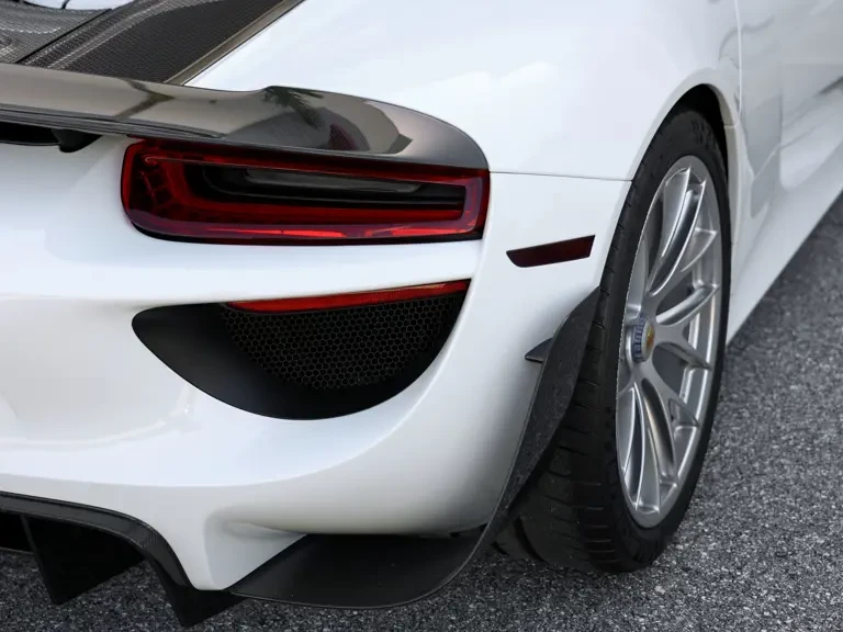 2015 Porsche 918 Spyder - Image 25 of 31