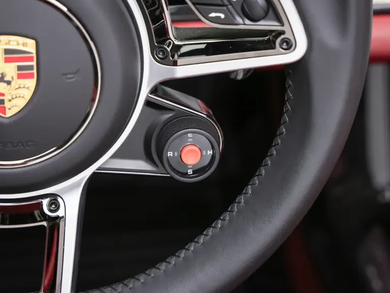 2015 Porsche 918 Spyder - Image 25 of 31
