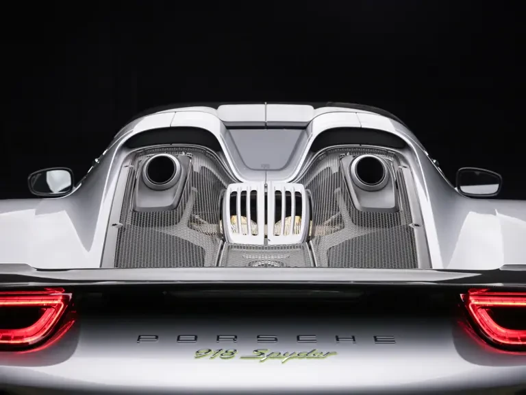 2015 Porsche 918 Spyder - Image 4 of 31
