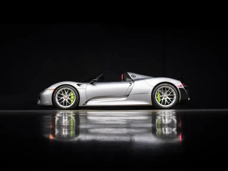 2015 Porsche 918 Spyder - Image 13 of 31