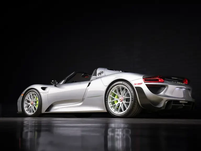 2015 Porsche 918 Spyder - Image 12 of 31