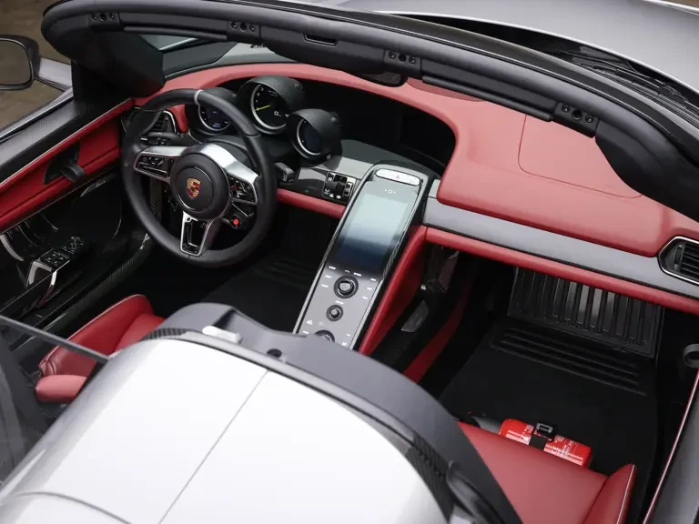 2015 Porsche 918 Spyder - Image 14 of 31