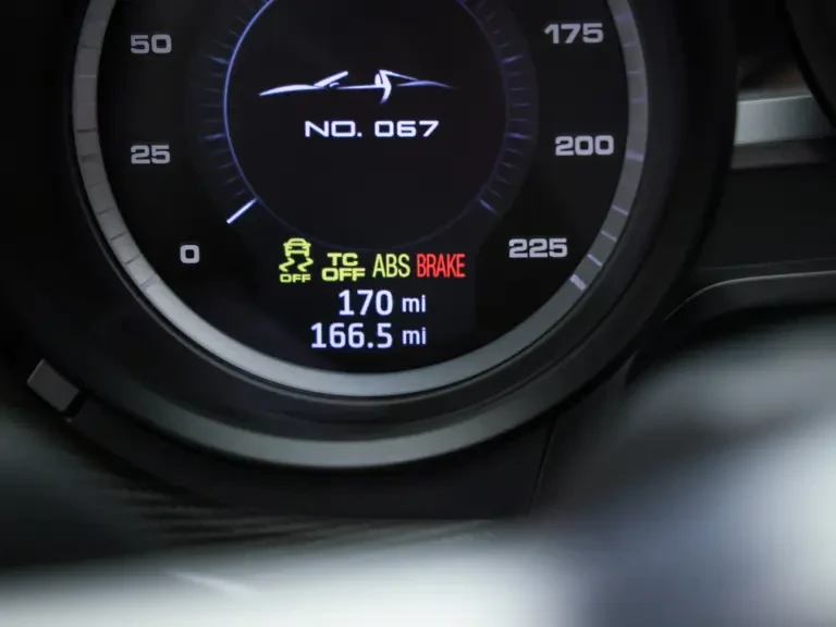 2015 Porsche 918 Spyder - Image 17 of 31