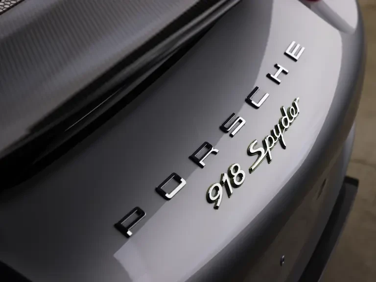 2015 Porsche 918 Spyder - Image 8 of 31