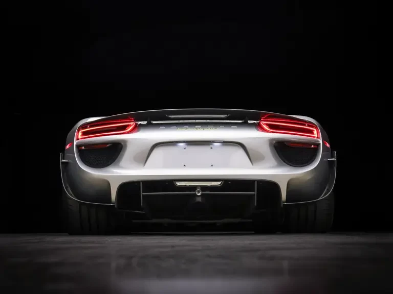 2015 Porsche 918 Spyder - Image 10 of 31
