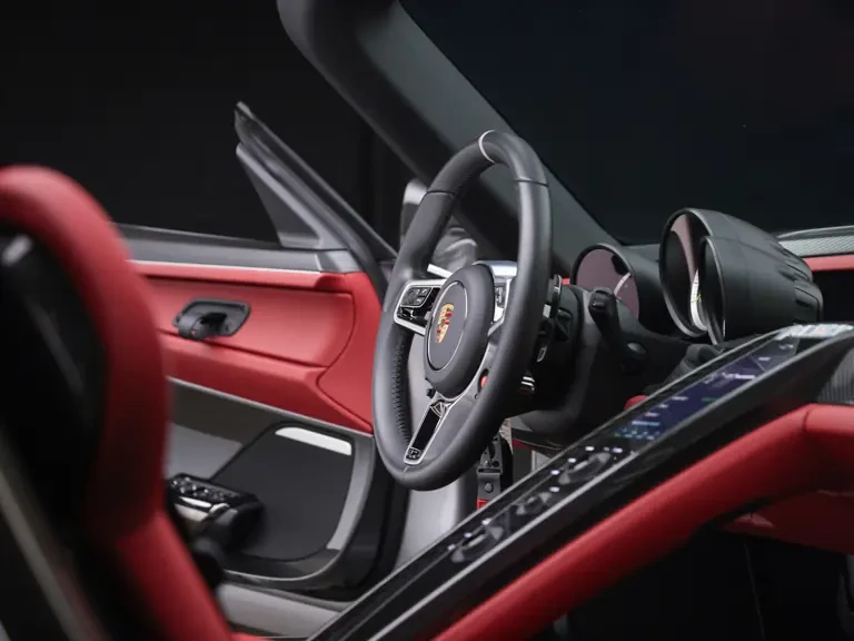 2015 Porsche 918 Spyder - Image 15 of 31