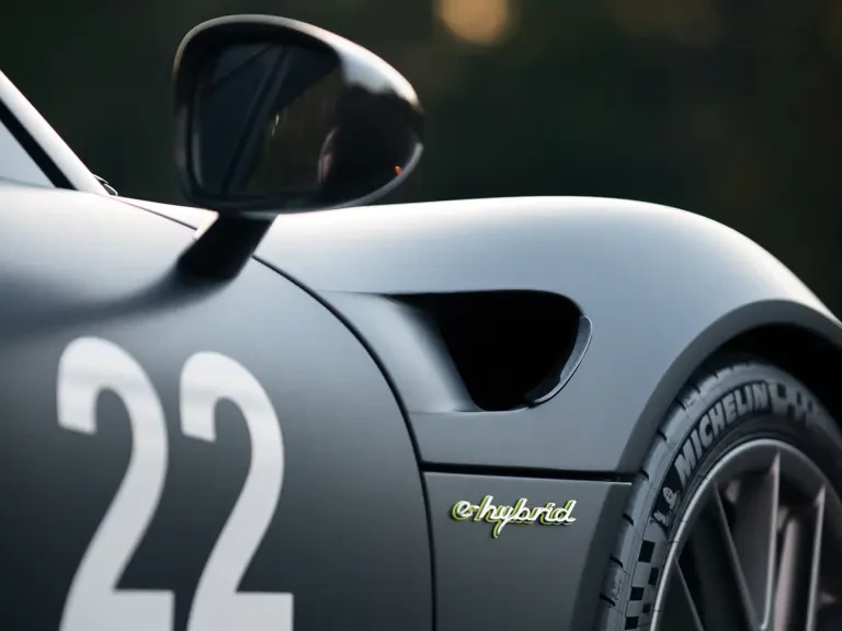 2015 Porsche 918 Spyder - Image 8 of 31