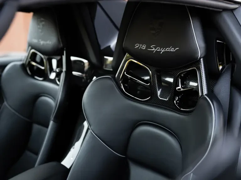 2015 Porsche 918 Spyder - Image 18 of 31