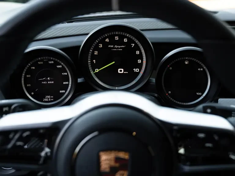 2015 Porsche 918 Spyder - Image 13 of 31