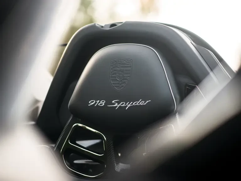 2015 Porsche 918 Spyder - Image 17 of 31