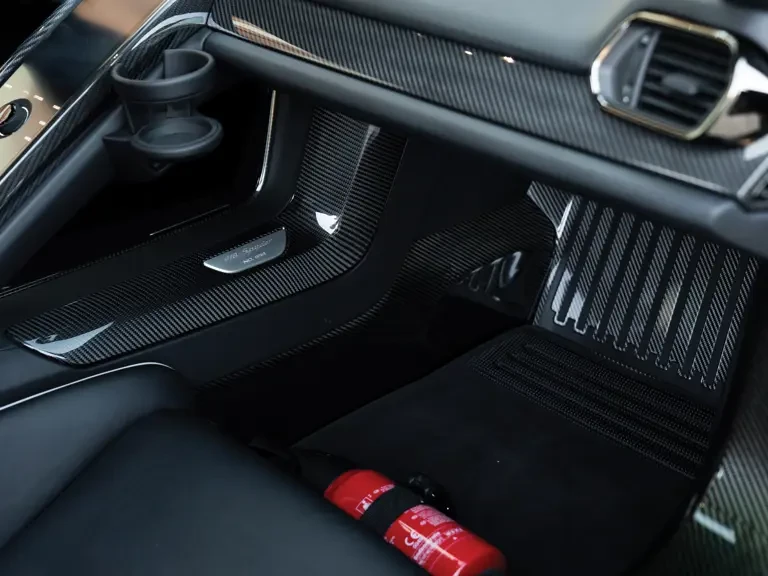 2015 Porsche 918 Spyder - Image 20 of 31