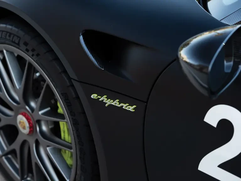 2015 Porsche 918 Spyder - Image 9 of 31