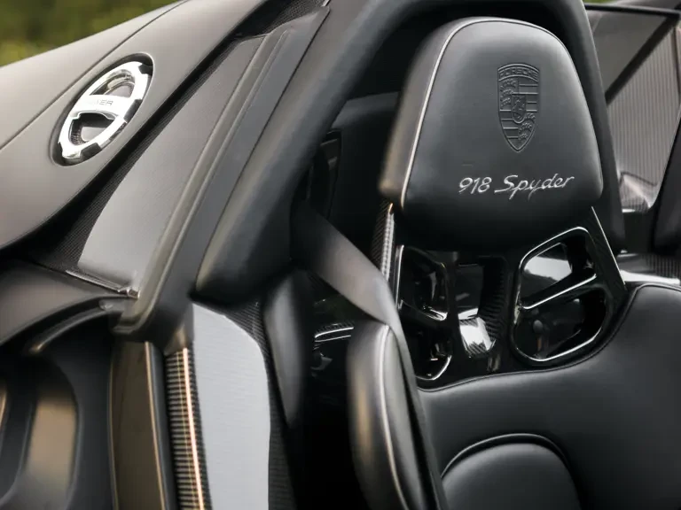 2015 Porsche 918 Spyder - Image 16 of 31