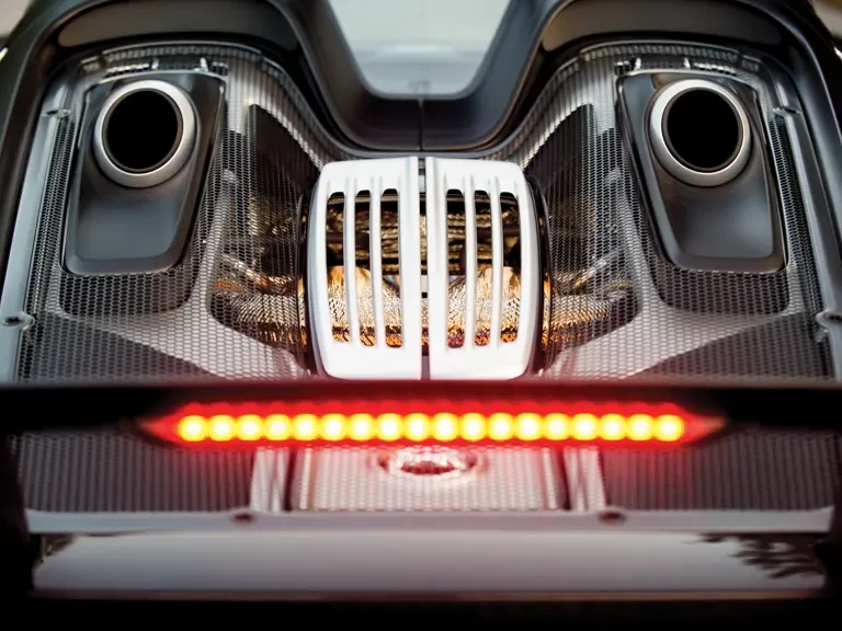 2015 Porsche 918 Spyder - Image 4 of 31