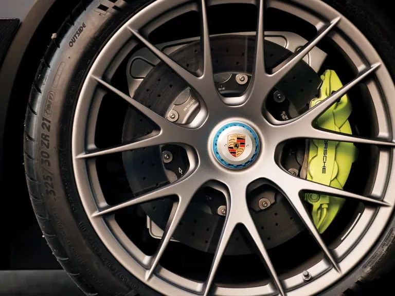 2015 Porsche 918 Spyder - Image 26 of 31