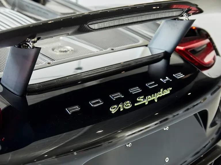 2015 Porsche 918 Spyder - Image 15 of 31