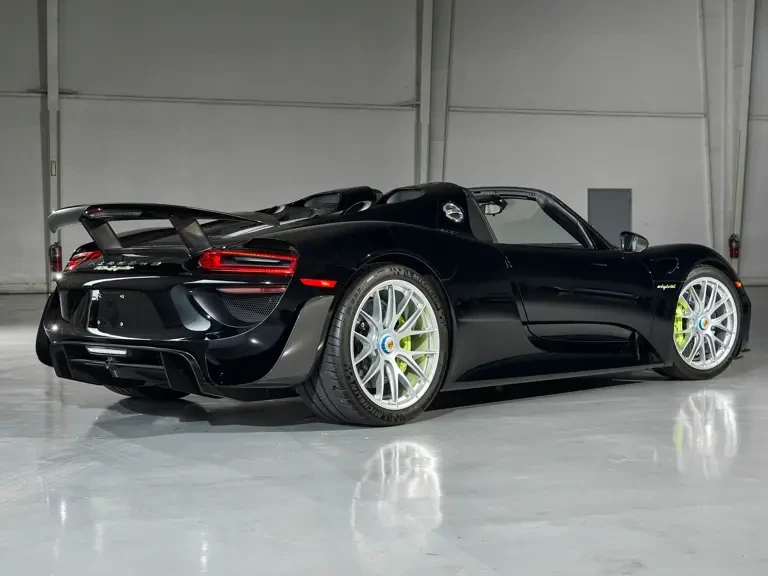 2015 Porsche 918 Spyder - Image 13 of 31