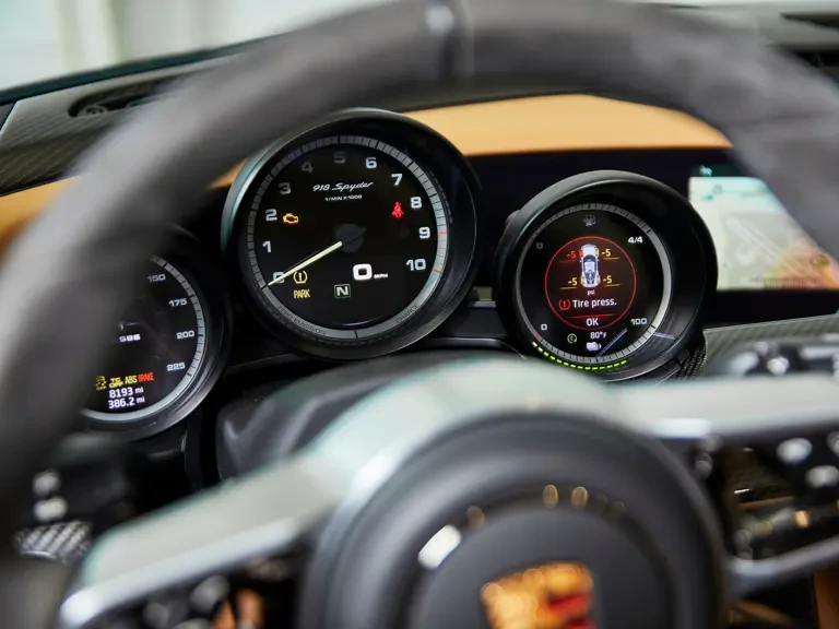 2015 Porsche 918 Spyder - Image 22 of 31