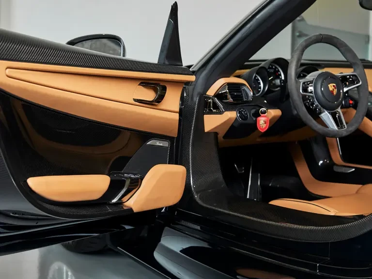 2015 Porsche 918 Spyder - Image 24 of 31