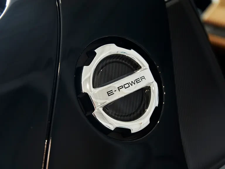 2015 Porsche 918 Spyder - Image 18 of 31