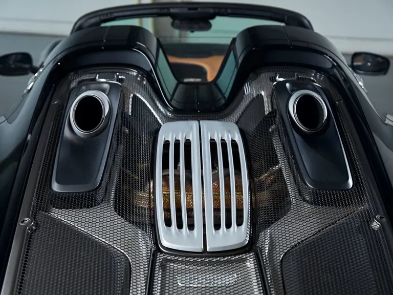 2015 Porsche 918 Spyder - Image 4 of 31