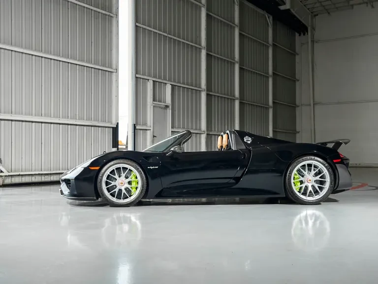 2015 Porsche 918 Spyder - Image 7 of 31