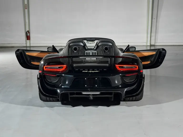 2015 Porsche 918 Spyder - Image 11 of 31