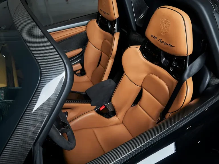 2015 Porsche 918 Spyder - Image 20 of 31