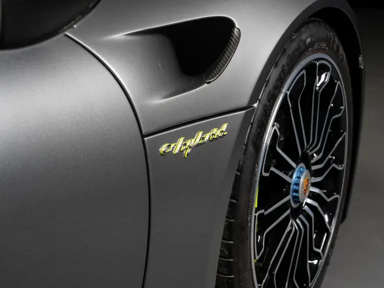 2015 Porsche 918 Spyder - Image 29 of 31