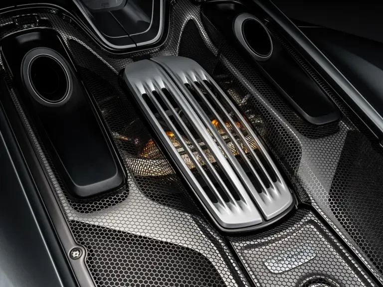 2015 Porsche 918 Spyder - Image 4 of 31