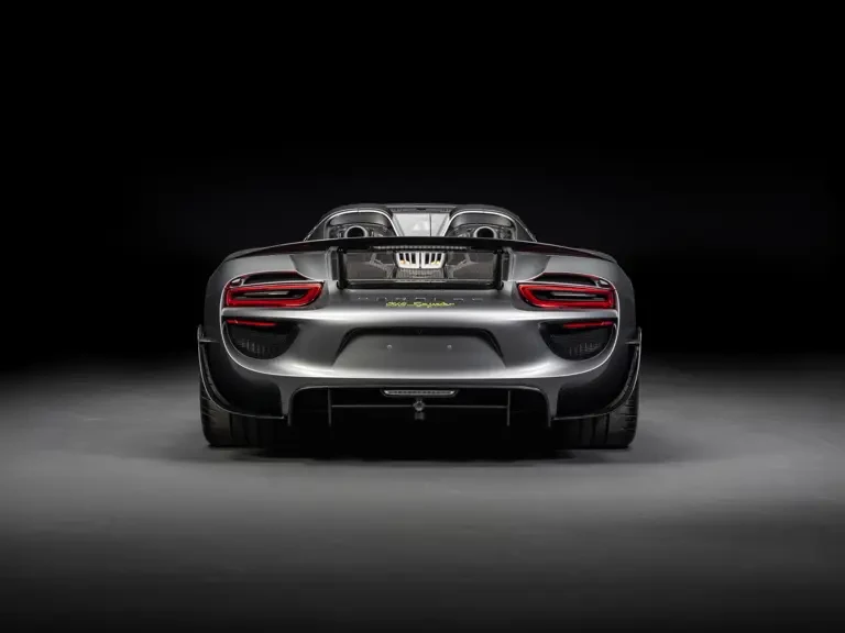 2015 Porsche 918 Spyder - Image 9 of 31