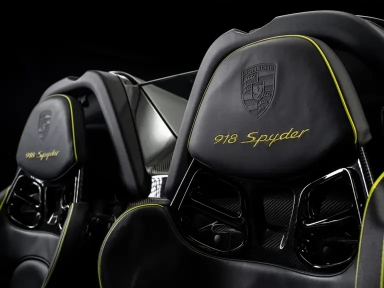 2015 Porsche 918 Spyder - Image 21 of 31