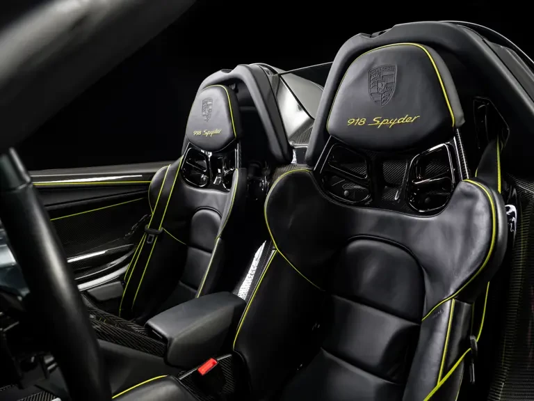 2015 Porsche 918 Spyder - Image 11 of 31