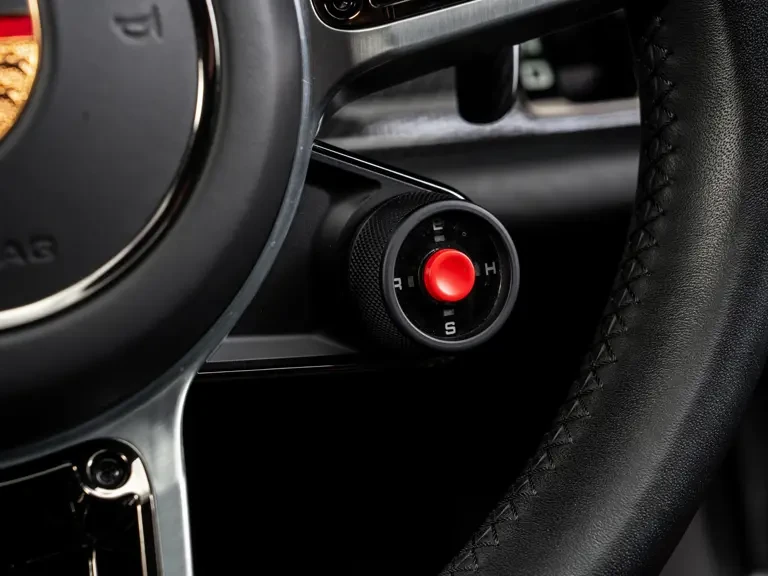 2015 Porsche 918 Spyder - Image 17 of 31