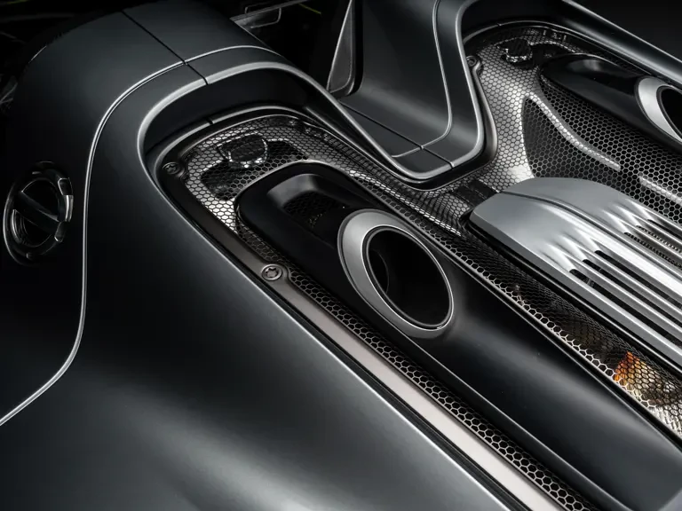 2015 Porsche 918 Spyder - Image 28 of 31