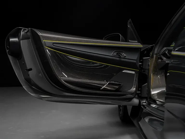 2015 Porsche 918 Spyder - Image 16 of 31