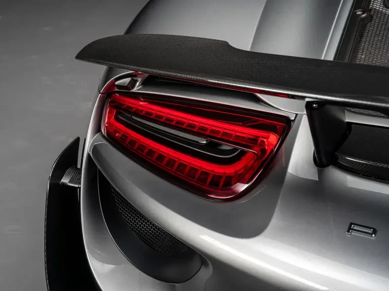2015 Porsche 918 Spyder - Image 24 of 31