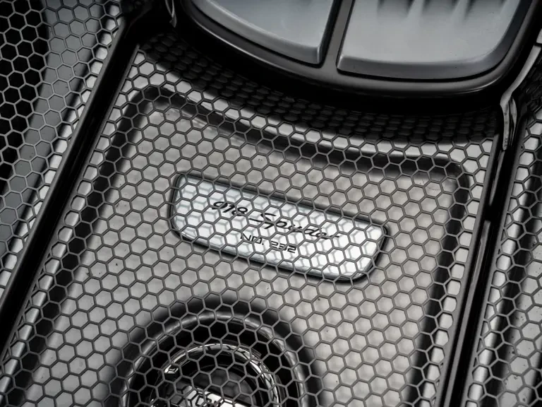 2015 Porsche 918 Spyder - Image 26 of 31