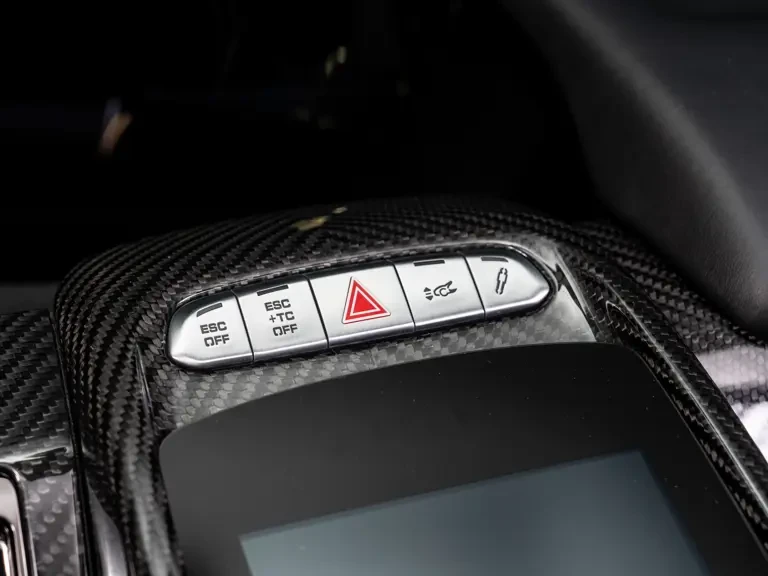 2015 Porsche 918 Spyder - Image 18 of 31