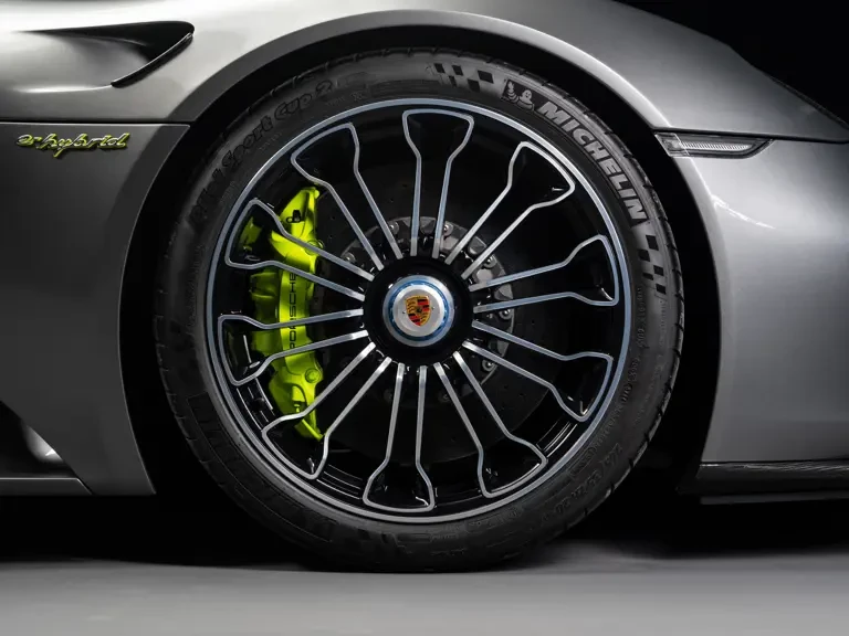 2015 Porsche 918 Spyder - Image 25 of 31