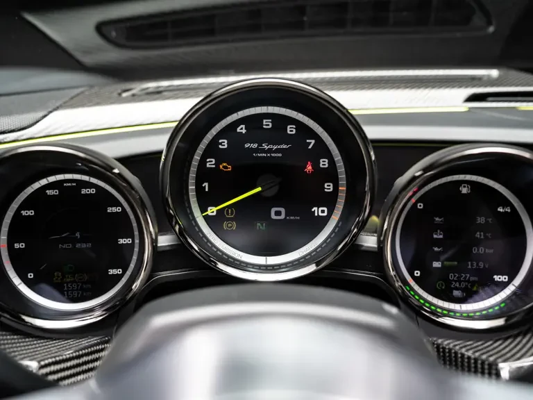2015 Porsche 918 Spyder - Image 12 of 31