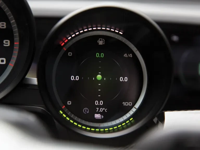 2015 Porsche 918 Spyder - Image 14 of 29