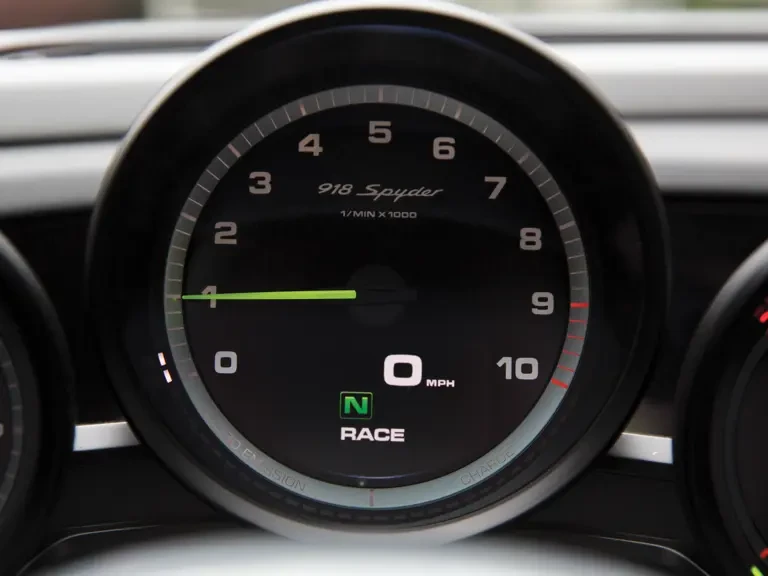 2015 Porsche 918 Spyder - Image 13 of 29