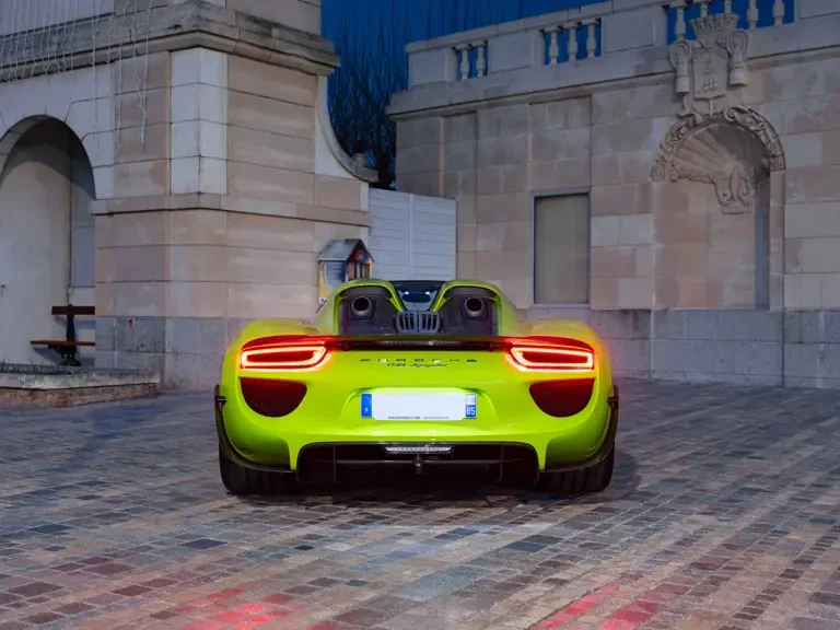 2015 Porsche 918 Spyder - Image 10 of 31