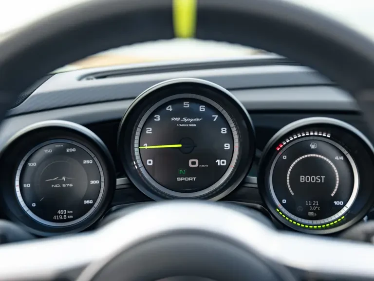 2015 Porsche 918 Spyder - Image 15 of 31