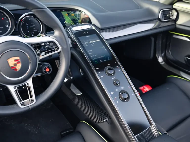 2015 Porsche 918 Spyder - Image 17 of 31
