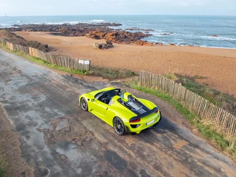 2015 Porsche 918 Spyder - Image 12 of 31