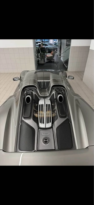 2015 Porsche 918 Spyder - Image 4 of 11