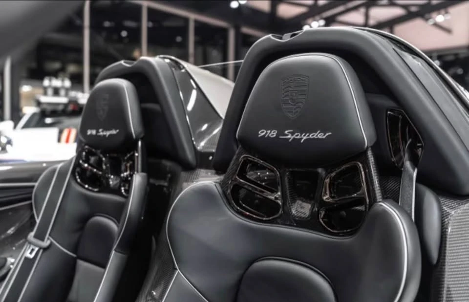 2015 Porsche 918 Spyder - Image 3 of 4